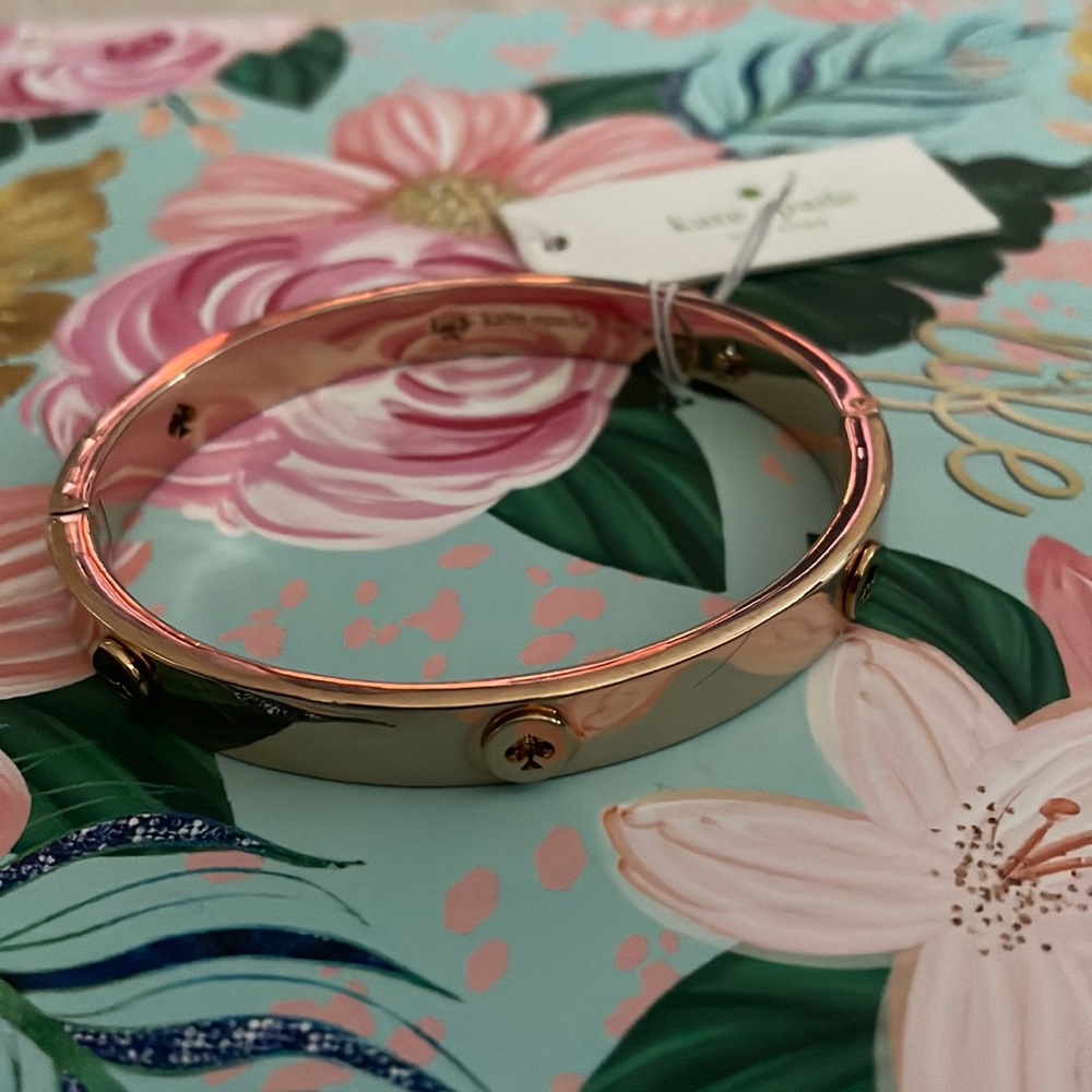 Authentic NWT spot the spade Kate spade rose gold bangle